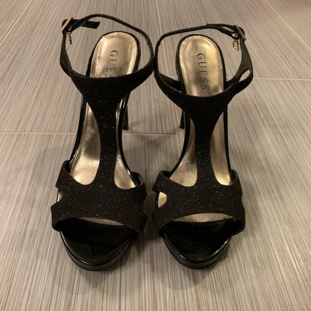 Guess “Corsage” Heeled sparkle sandal
